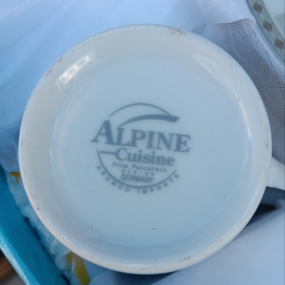 New Alpine Cuisine fine porcelain tea set - Picture 6 of 7